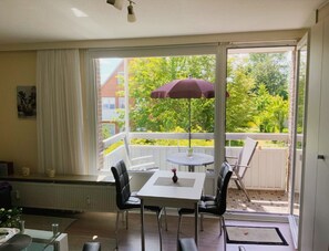 Dining - Apartment Nordwind Büsum - near the North Sea, own parking lot, dogs welcome (Büsum)