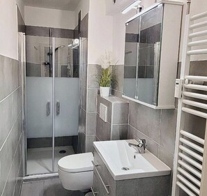 Shower, hair dryer - Apartment Nordwind Büsum - near the North Sea, own parking lot, dogs welcome (Büsum)