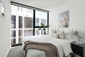 2 bedrooms, iron/ironing board, WiFi, bed sheets - Stylish 2BR Close to Melbourne Central & QV (Melbourne)