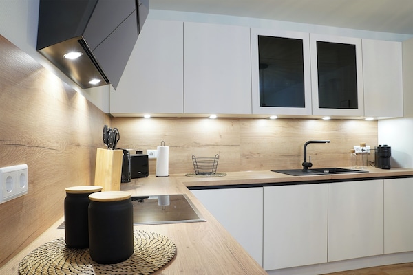 Fridge, oven, stovetop, dishwasher