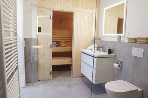 Shower, hair dryer, towels - Küste33/8 - North Sea time on the dyke. Sauna. Beach chair. Balcony. (Tossens)