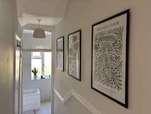 Interior - Flat Clapham Junction one bedroom, living room. Kitchen, washing machine,  WiFi. (London)
