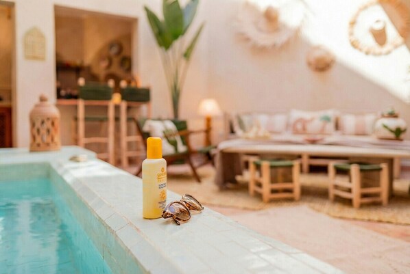 صورة غير مصنفة، 1 من 127، زرّ