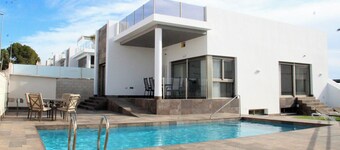 5 Bed 4 Bath Villa, Private Pool, Modern, All Amenities, Pau26 Villamartin