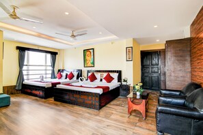 Minibar, escritorio, cortinas blackout y wifi gratis 