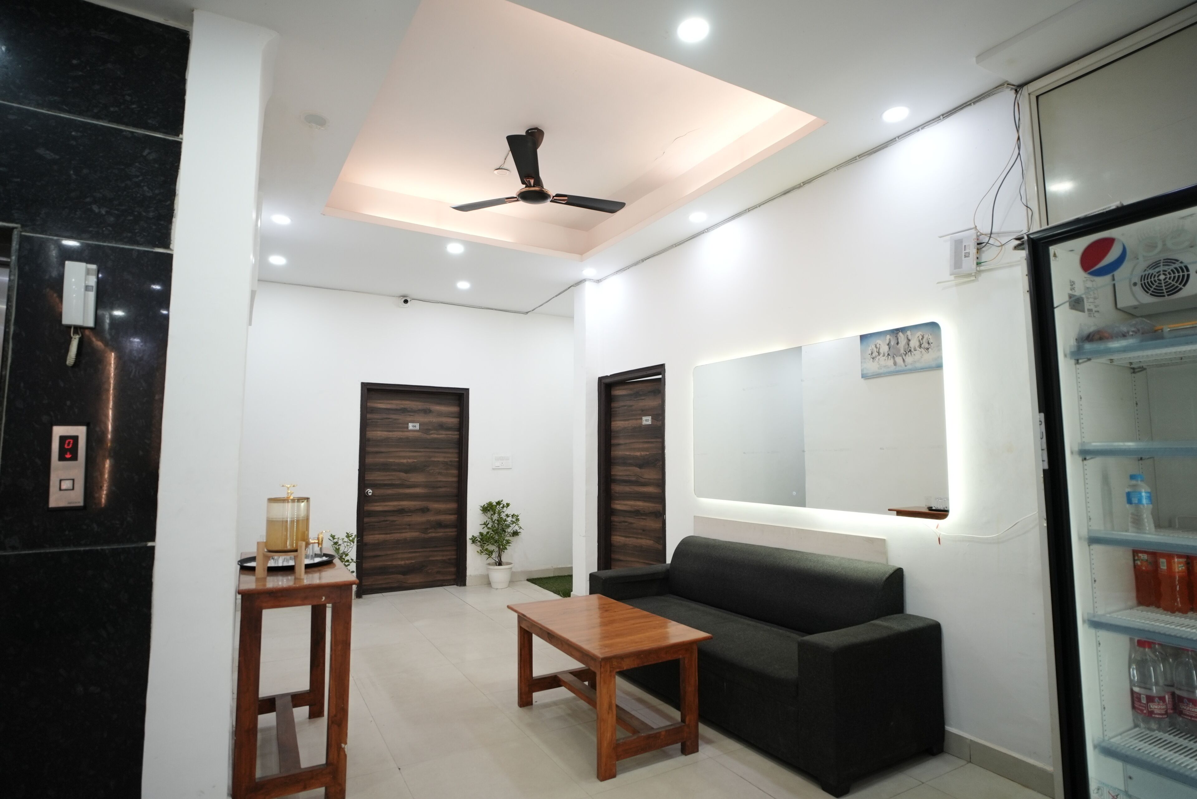 Coin salon dans le hall