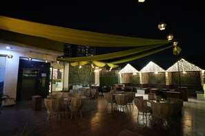 Couples dining - Frolic Hotel (Noida)