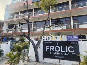 Exterior - Frolic Hotel (Noida)