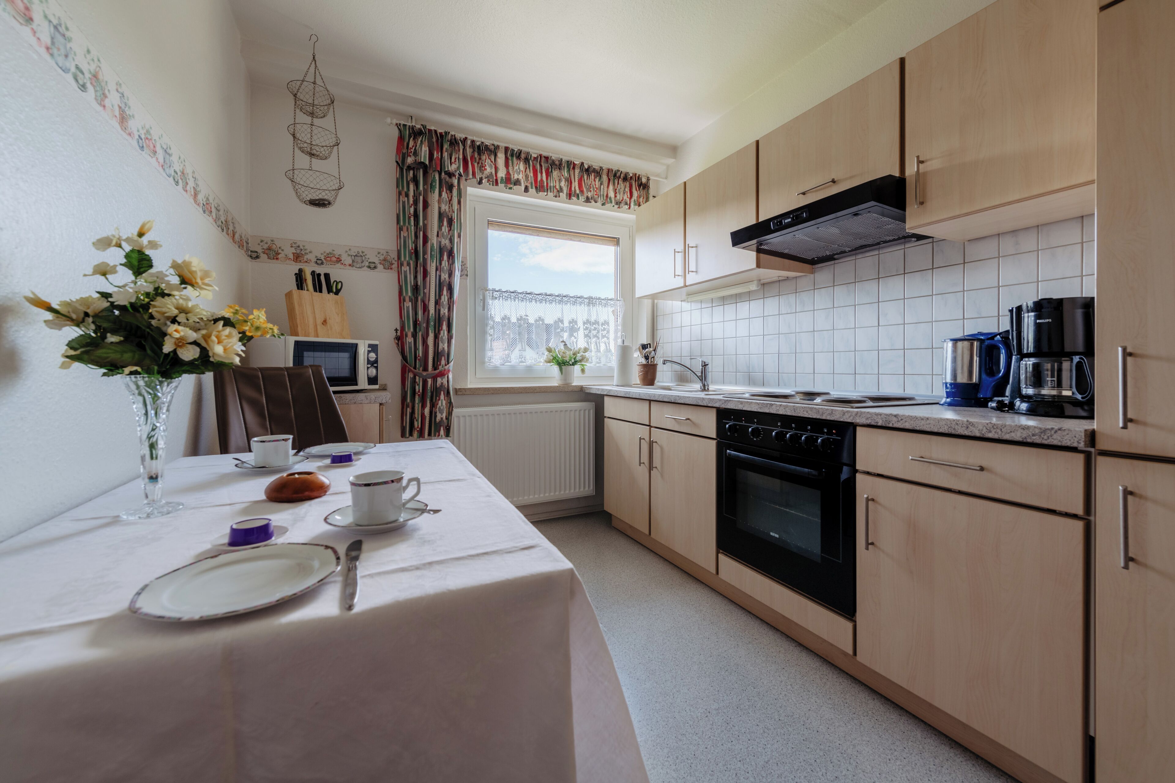 Een magnetron, een kookplaat, een vaatwasser