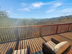 Bear Cove main deck 4 - Bear Cove - rustic mountainside cabin with incredible view + free train tix (Bryson City)