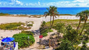Una spiaggia nelle vicinanze