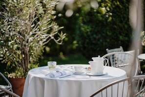 含每日吃到飽早餐