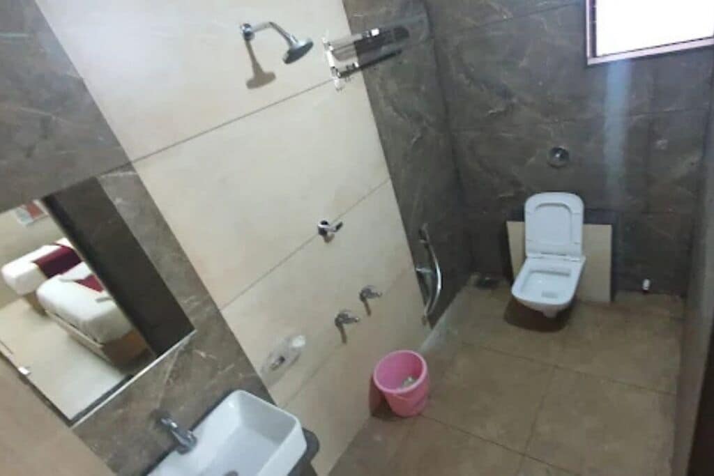 Deluxe Triple Room, City View