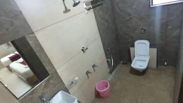 Deluxe Triple Room, City View