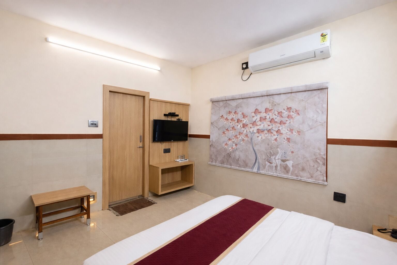 Deluxe Double Room, City View | Desk, laptop workspace, free WiFi