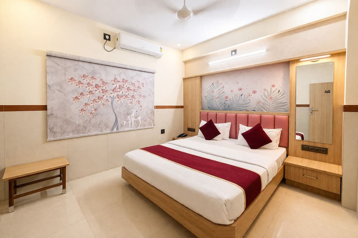 Deluxe Double Room, City View | Desk, laptop workspace, free WiFi