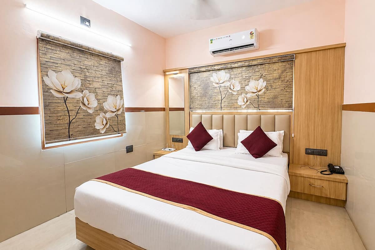 Standard Double Room, City View | Desk, laptop workspace, free WiFi