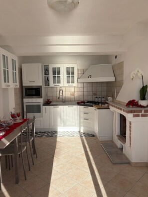 Private kitchen - Pine House (Campania)
