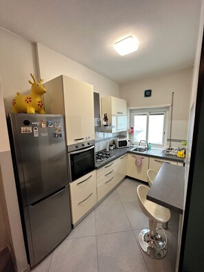 Private kitchen - 2 Bedroom Apartment Marconi Trastevere Station (Roma)