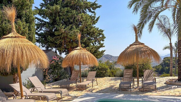 Pool - Awesome home in Coin with private swimming pool, can be inside or outside (Coin)