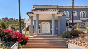 Exterior - Awesome home in Coin with private swimming pool, can be inside or outside (Coin)