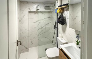 Shower - Cozy home in Cenes de la Vega (Cenes de la Vega)
