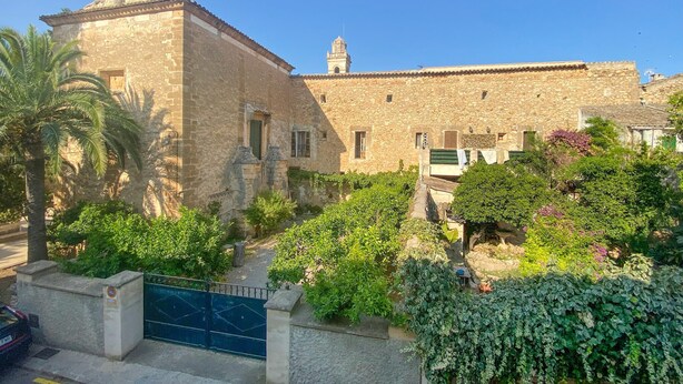 Unclassified image, 1 of 38, button - Lovely home in Petra with private swimming pool, can be inside or outside (Petra)