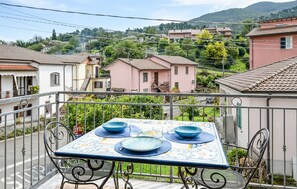 Outdoor dining - 1 bedroom stunning apartment in Ameglia (Ameglia)