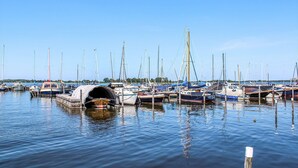 A marina with various boats docked, including sailboats and motorboats, under a clear blue sky. - Stunning home in Vinkeveen with sauna (Vinkeveen)