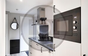 Fridge, microwave, stovetop, dishwasher - Stunning home in Vinkeveen with sauna (Vinkeveen)