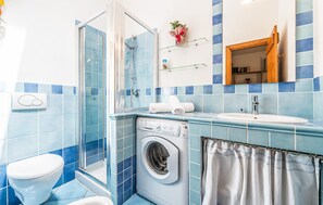 Shower, hair dryer - Beautiful home in Stintino with WiFi (Stintino)