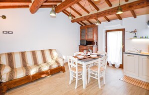 TV - 2 bedroom nice home in Montenero d'Orcia (Montenero d'Orcia)