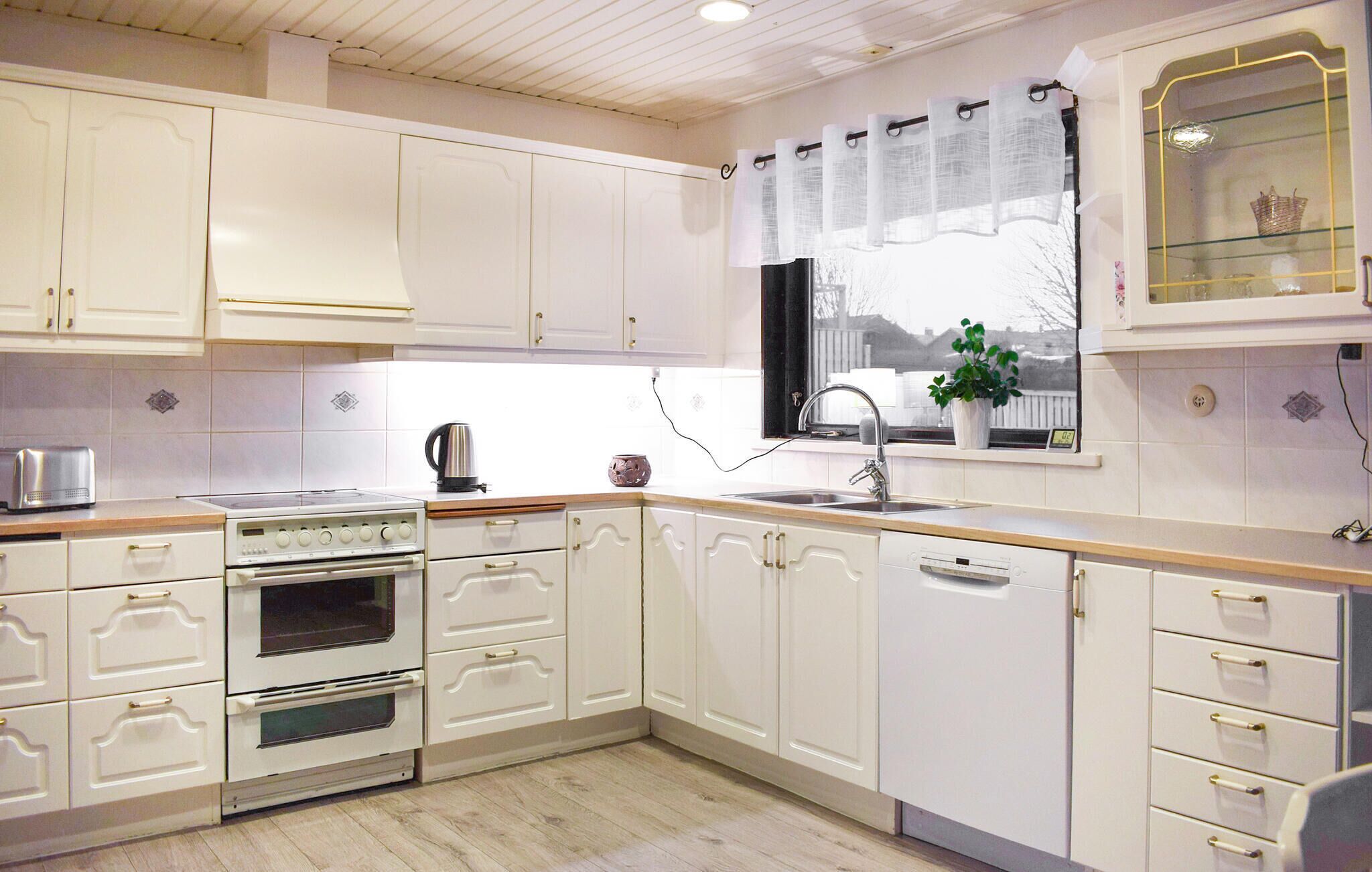 Fridge, stovetop, dishwasher, coffee/tea maker