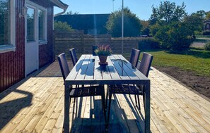 Outdoor dining - 5 bedroom awesome home in Löttorp (Löttorp)