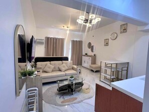 Smart TV - AJB Suite Mactan Cebu (2km Mactan City Centre/8km to Mactan Airport (Lapu-Lapu)