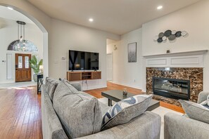 House (3 Bedrooms) | Interior - Elegant Home w/ Private Patio, 2 Mi to UTD Campus! (Dallas)