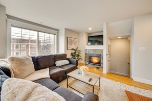 Apartment (3 Bedrooms) | Interior - 4 Mi to Lumen Field! Centrally Located Townhome (Seattle)