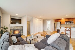 Apartment (3 Bedrooms) | Interior - 4 Mi to Lumen Field! Centrally Located Townhome (Seattle)
