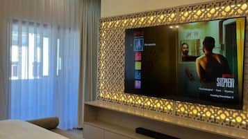 Luksusstudio, balkong, byutsikt | Strykejern/-brett og wi-fi (inkludert)