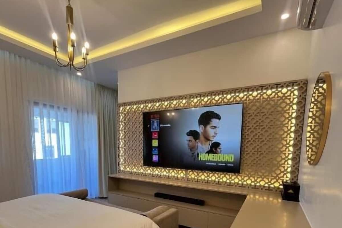 Lyxstudio - balkong - utsikt mot staden | Skrivbord, strykjärn/strykbräda, gratis wi-fi och sängkläder