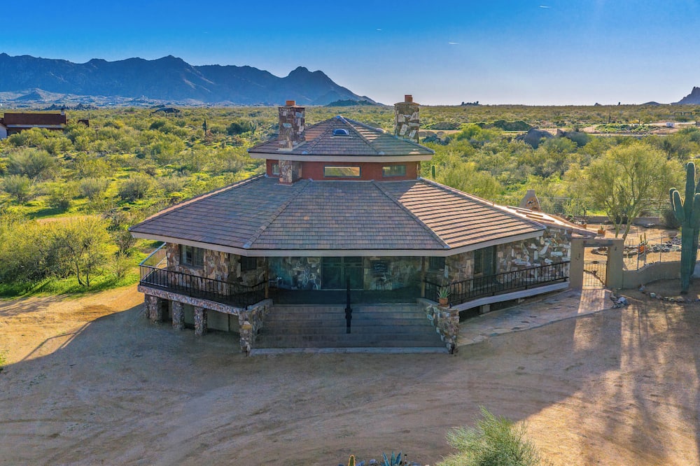 Views of 4 Mtn Peaks! Stunning Scottsdale Oasis - Rio Verde, AZ