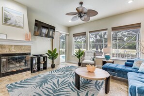 Interior - Bay & Golf Course Views! Family Getaway in Destin (Destin)