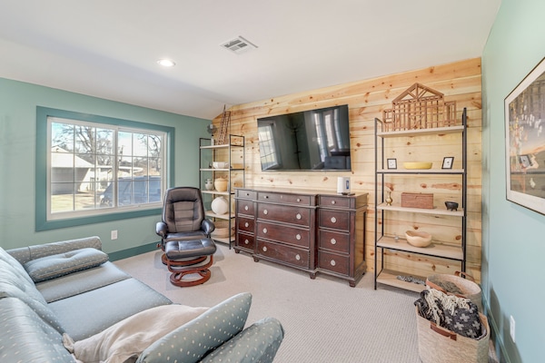 1 Mi To Campus: Modern Tulsa Home W/ Private Yard - Tulsa, OK