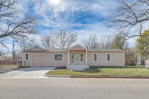 House (2 Bedrooms) | Interior - 1 Mi to Campus: Modern Tulsa Home w/ Private Yard (Tulsa)
