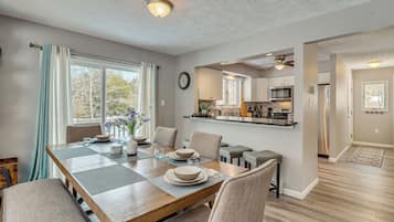 House (3 Bedrooms) | Interior