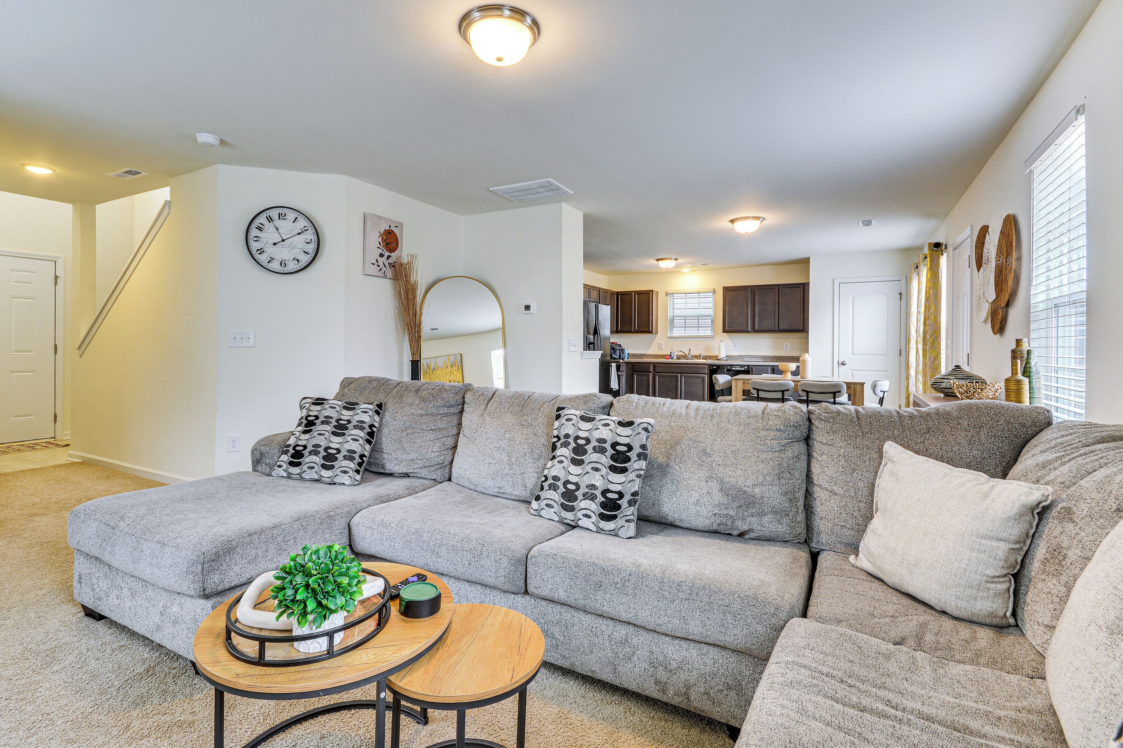 House (4 Bedrooms) | Front of property