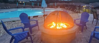 Surfboard-themed Huddleston Studio w/ Beach Access