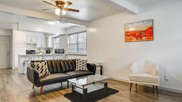 Apartment (2 Bedrooms) | Front of property