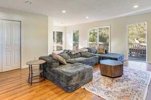 House (3 Bedrooms) | Interior - Stay Near San Pablo Bay! Home w/ Deck, Yard & View (El Sobrante)