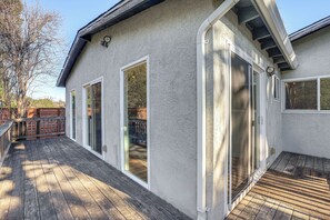 House (3 Bedrooms) | Interior - Stay Near San Pablo Bay! Home w/ Deck, Yard & View (El Sobrante)